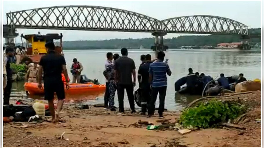 car rammed into the zuari river in goa four dead | Goa Zuari River ...