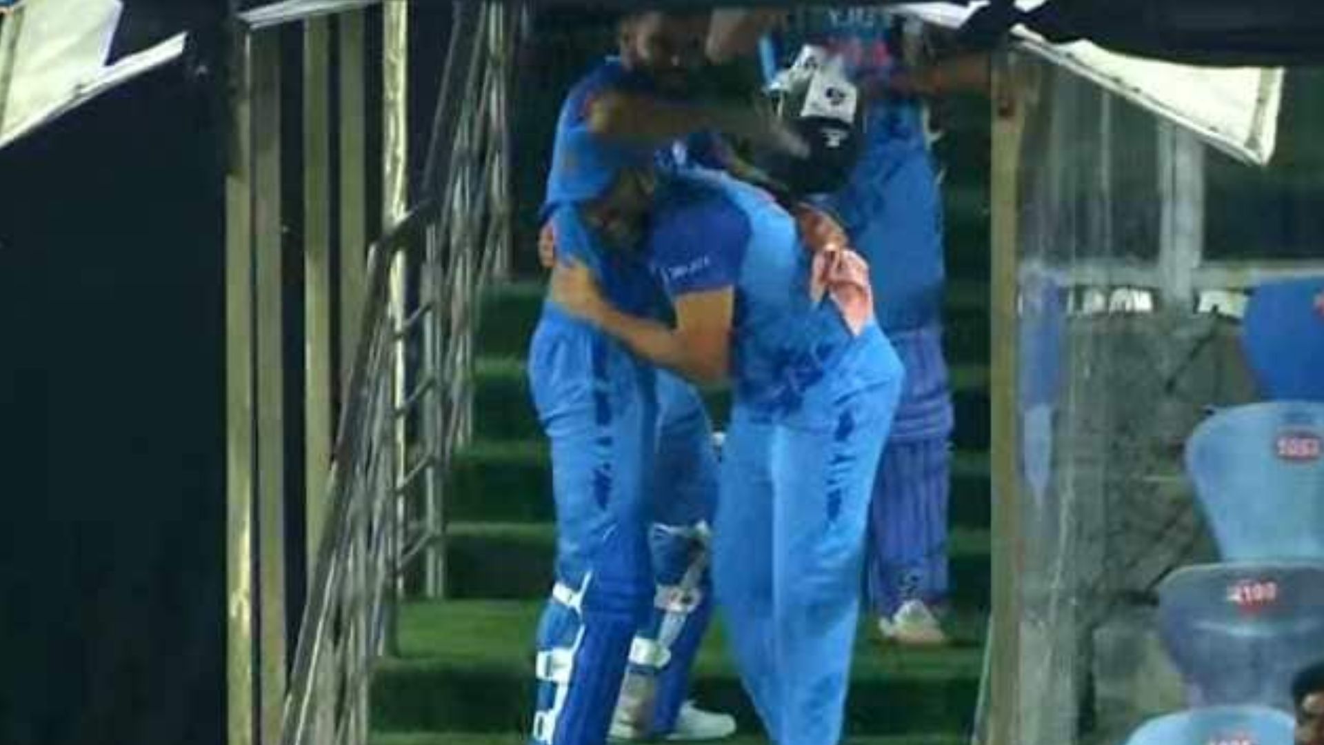 IND Vs AUS 3rd T20I: Rohit Sharma, Virat Kohli Bromance Video Goes ...