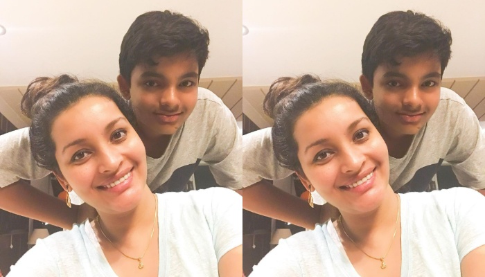 Akira Rao Akira Nandan Shows His Photography Talent While Renu desai in Tiger ...