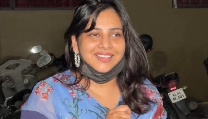 Actress locked in telecom firm: నటిని షోరూంలో లాక్ చేసిన సిబ్బంది... చేయి పట్టుకుని అసభ్య ప్రవర్తన.. కేరళలో షాకింగ్ ఘటన?