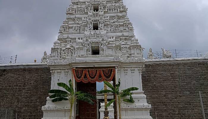 Dil Raju Invited Media to Visit Venkateswara Swami Temple in his hometown |  సొంత ఊరిలో దిల్ రాజు వెంకటేశ్వర స్వామి నిర్మాణం.. అద్భుతంగా ఉందంటూ  కామెంట్స్! News in Telugu