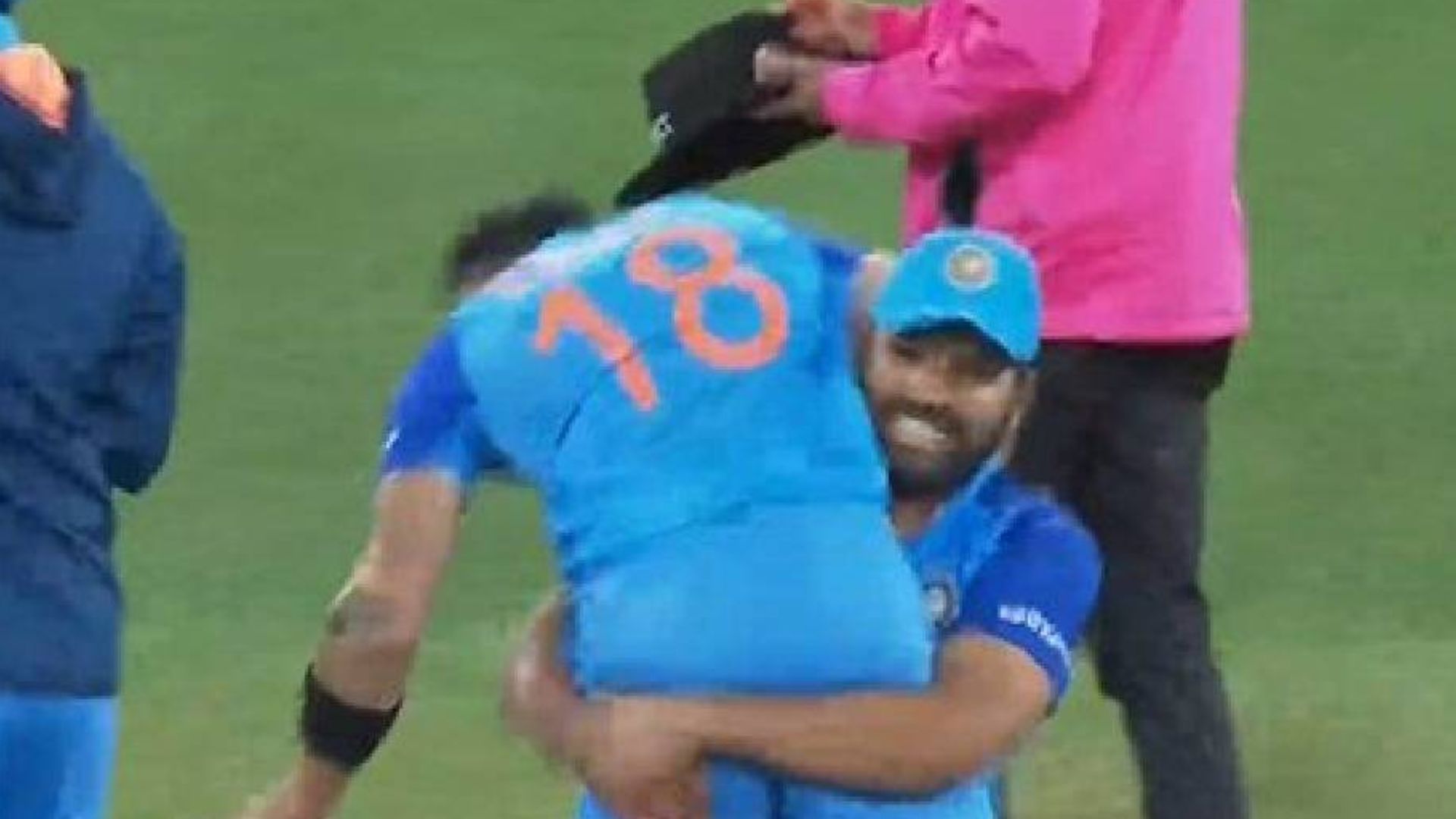 IND vs PAK T20 World Cup 2022: Team India Captain Rohit Sharma lifts ...
