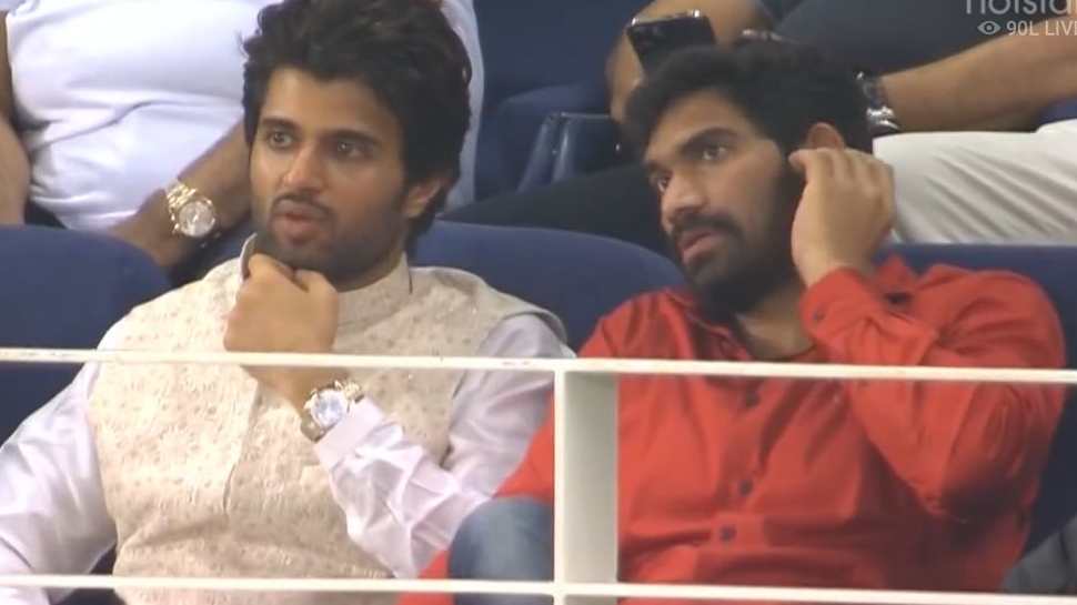 Vijay Devarakonda Invited By Dubai Government for MMA Championship |  దేవరకొండకు అరుదైన గౌరవం.. లైగర్ దెబ్బకు కూడా అక్కడి పిలుపు! News in Telugu