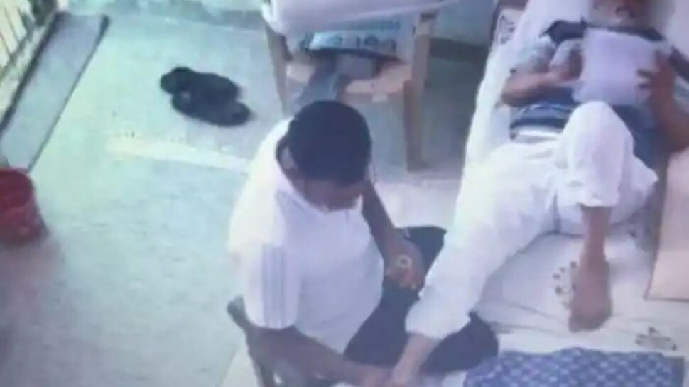 Aap Minister Satyendra Jain Massage Video Leaked In Tihar Jail Goes