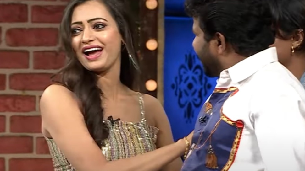 Jabardasth Anchor Sowmya Satire To Hyper Aadi in Latest Promo హే చీ