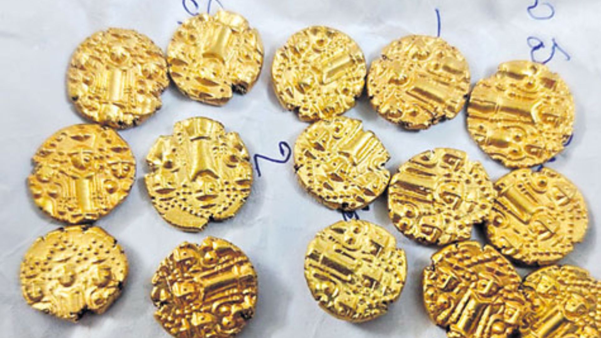 Gold Coins: పైపులైన్‌ కోసం తవ్వుతుండగా.. బయటపడ్డ బంగారు నాణేలు! షాక్‌లో యజమానులు