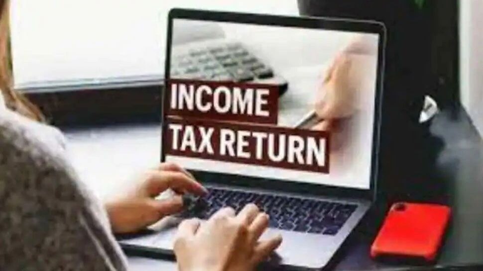 Income Tax: న్యూ ఇయర్‌లో పన్ను చెల్లింపుదారులకు షాక్.. రూ.54 వేల ట్యాక్స్ చెల్లించాల్సిందే..!