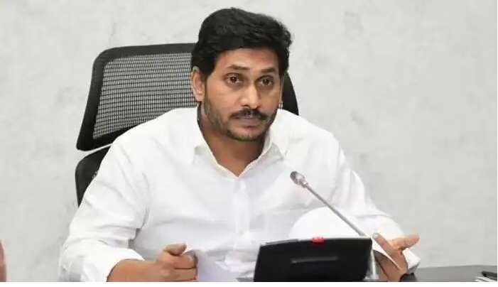 Ys jagan comments: త్వరలో విశాఖ రాజధాని, అక్కడి నుంచే పరిపాలన, వైఎస్ జగన్ సంచలన వ్యాఖ్యలు