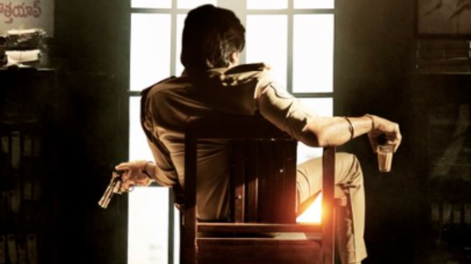 Pawan Kalyan Harish Shankar Ustaad Bhagat Singh Poster Create Row in Social Media | అది డూప్ అంటూ రచ్చ.. పవన్ కళ్యాణ్ పోస్టర్ మీద కొత్త చర్చ News in Telugu