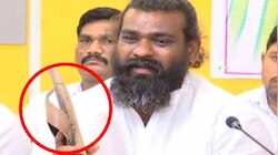 YSRCP Sarpanch: చెప్పుతో చెంపలు వాయించుకున్న వైసీపీ సర్పంచ్.. అసలు ఏమైందంటే?