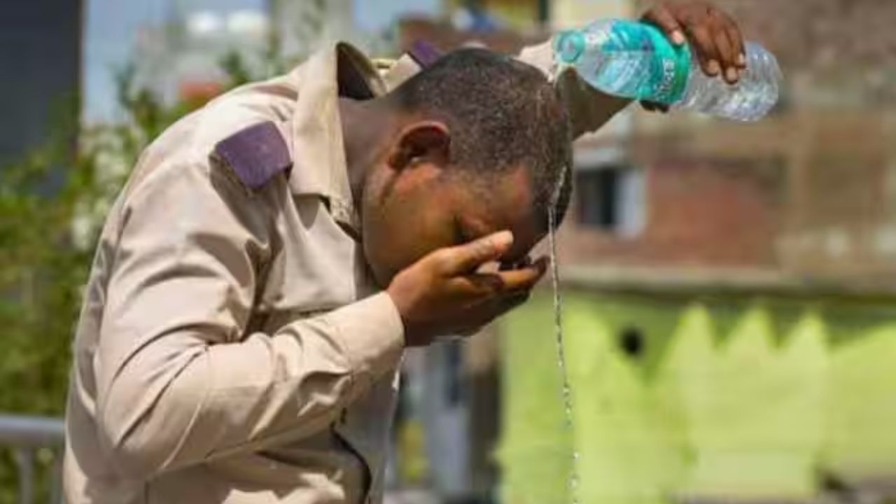 People are dying in large scale due to heat in Telugu states తెలుగు