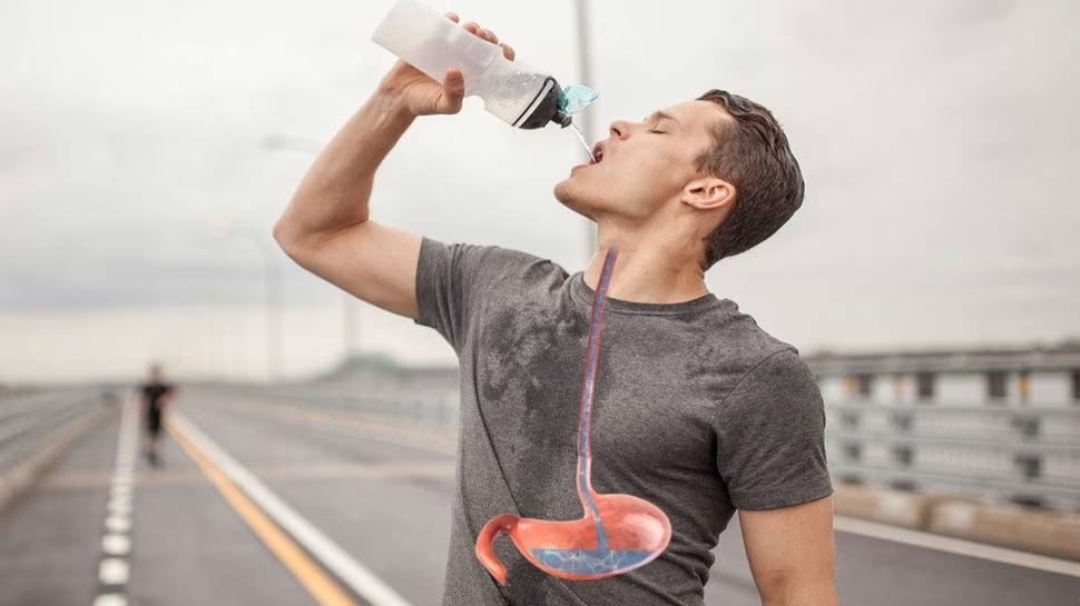 Health tips and precautions of drinking water while standing, why