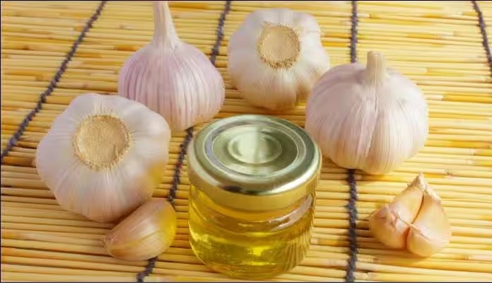 Side Effects of Garlic: మితిమీరిన మోతాదులో వెల్లుల్లి తింటే ఇక అంతే సంగతులు!