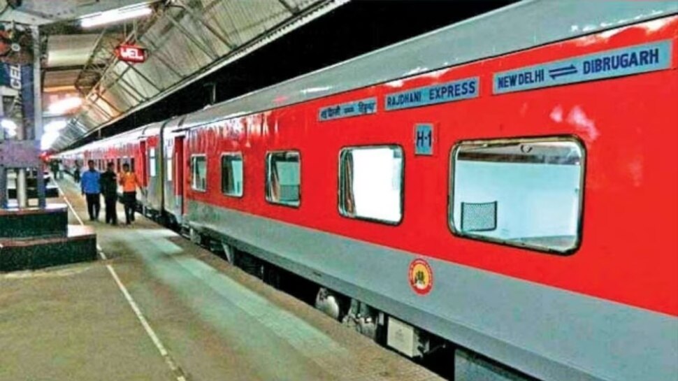 Indian Railway Rules: రైలులో ఒకరి టిక్కెట్‌పై మరో వ్యక్తి ప్రయాణించవచ్చా..? నిబంధనలు ఏం చెబుతున్నాయి..?