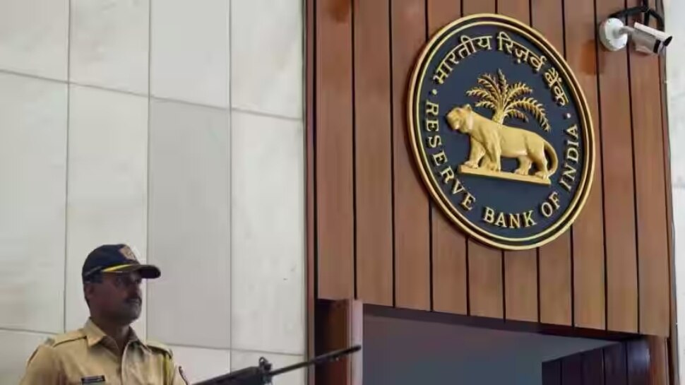 RBI Penalty On Banks: ఈ నాలుగు బ్యాంకులకు షాకిచ్చిన ఆర్‌బీఐ.. ఇందులో మీకు అకౌంట్ ఉందా..?