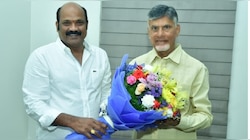 Gannavaram politics: చంద్రబాబుని కలిసిన యార్లగడ్డ, మళ్లీ పోటీ ఆ ఇద్దరి మధ్యే
