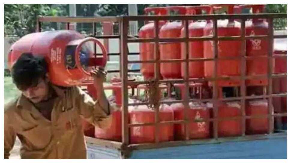 LPG Price Hike: బడ్జెట్ ముందే సామాన్యులకు షాక్.. భారీగా పెరిగిన ఎల్పీజీ ధరలు..