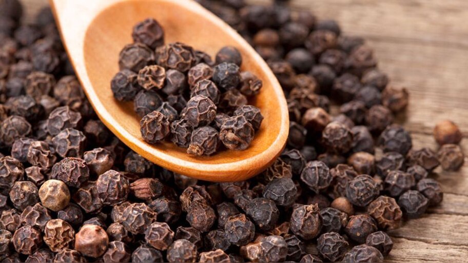 What Are The Benefits Of Having Black Pepper And It Health Uses | Black ...