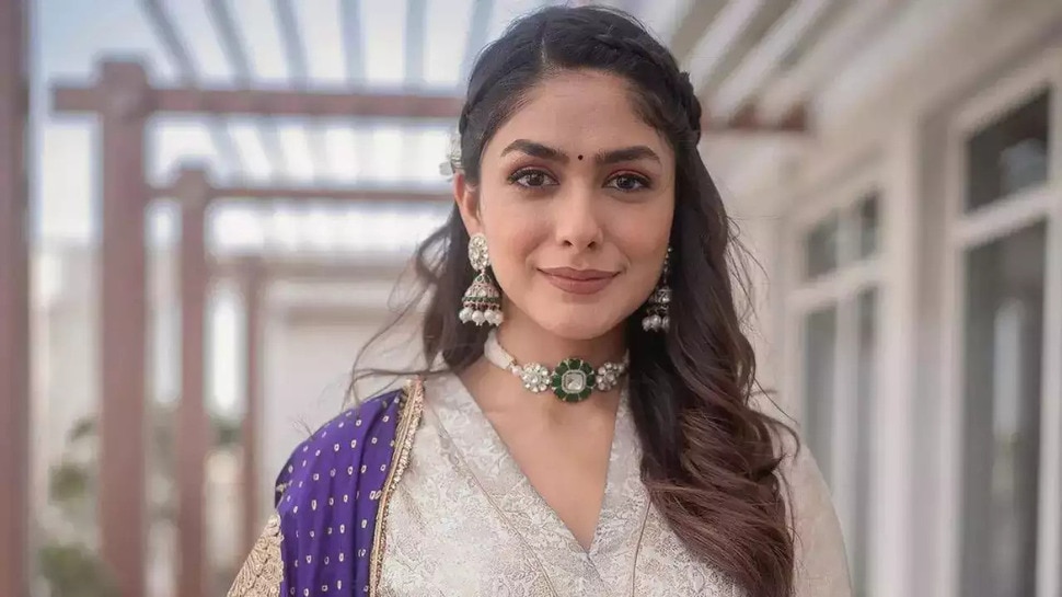 Mrunal Thakur: తెలుగులో సినిమాలు చేయకూడదని ఫిక్స్ అయ్యాను.. మృణాల్ సెన్సేషనల్ కామెంట్స్