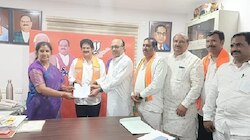 Anaparthy Politics: ఏపీలో విచిత్ర రాజకీయాలు, టికెట్ కోసం పరస్పర అభ్యర్ధుల మార్పిడి
