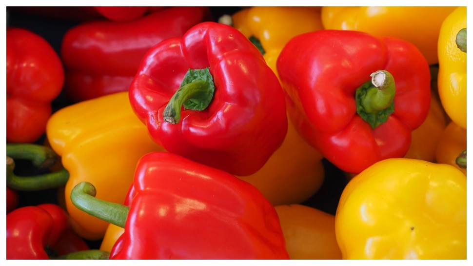 Bell Peppers Benefits: బెల్ పెప్పర్స్ తింటున్నారా? లేకపోతే ఈ 6 ప్రయోజనాలు మిస్సయినట్లే.. Bell Peppers Benefits: బెల్ పెప్పర్స్ తింటున్నారా? లేకపోతే ఈ 6 ప్రయోజనాలు మిస్సయినట్లే..