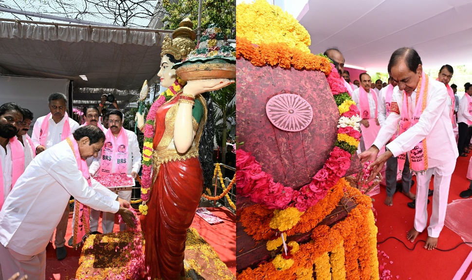 KCR: ఉద్యమ కాలాన్ని తలచుకుని కేసీఆర్ భావోద్వేగం.. ఆవిర్భావ వేడుకల్లో ఉద్విగ్న సన్నివేశం KCR: ఉద్యమ కాలాన్ని తలచుకుని కేసీఆర్ భావోద్వేగం.. ఆవిర్భావ వేడుకల్లో ఉద్విగ్న సన్నివేశం