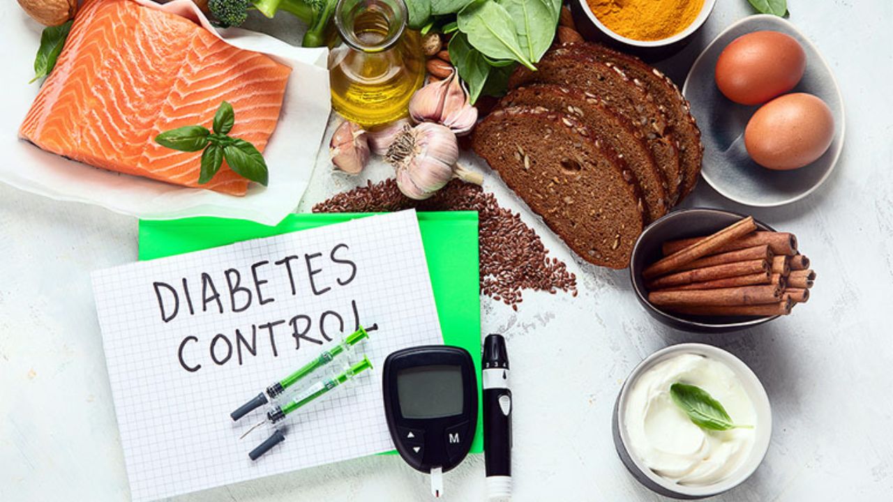 Diabetic Foods: డయాబెటిక్ వ్యాధిగ్రస్తులు ఆహారంలో తప్పనిసరిగా చేర్చుకోవాల్సిన పదార్థాలు ఇవే! Diabetic Foods: డయాబెటిక్ వ్యాధిగ్రస్తులు ఆహారంలో తప్పనిసరిగా చేర్చుకోవాల్సిన పదార్థాలు ఇవే!