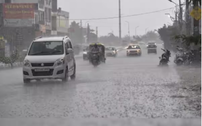 Monsoon Rains Alert: రానున్న మూడ్రోజులు ఏపీలోని ఈ జిల్లాల్లో భారీ వర్షాలు, పిడుగులు Monsoon Rains Alert: రానున్న మూడ్రోజులు ఏపీలోని ఈ జిల్లాల్లో భారీ వర్షాలు, పిడుగులు