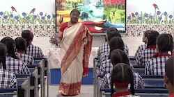 Droupadi Murmu: టీచరమ్మగా రాష్ట్రపతి  ద్రౌపది ముర్ము.. క్లాసులో విద్యార్థులకు పాఠాలు.. వీడియో వైరల్.. 