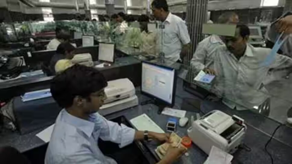 Banks: ఈ బ్యాంకుల్లో మీకు అకౌంట్ ఉందా? అందులో మినిమమ్ బ్యాలెన్స్ లేదా?అయితే పెనాల్టీ ఛార్జీలు ఇవే..!!