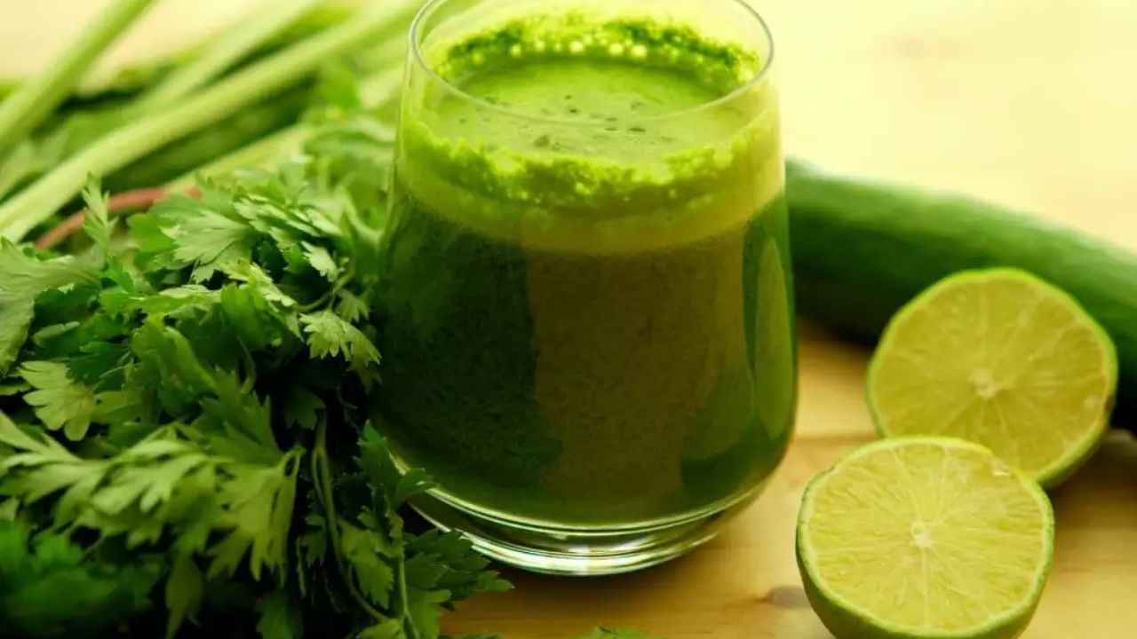 Coriander Juice: డిటాక్స్ జ్యూస్ రెసిపీ. కొత్తిమీర ఆకులతో తయారు చేసుకోండి ఇలా! Coriander Juice: డిటాక్స్ జ్యూస్ రెసిపీ. కొత్తిమీర ఆకులతో తయారు చేసుకోండి ఇలా!