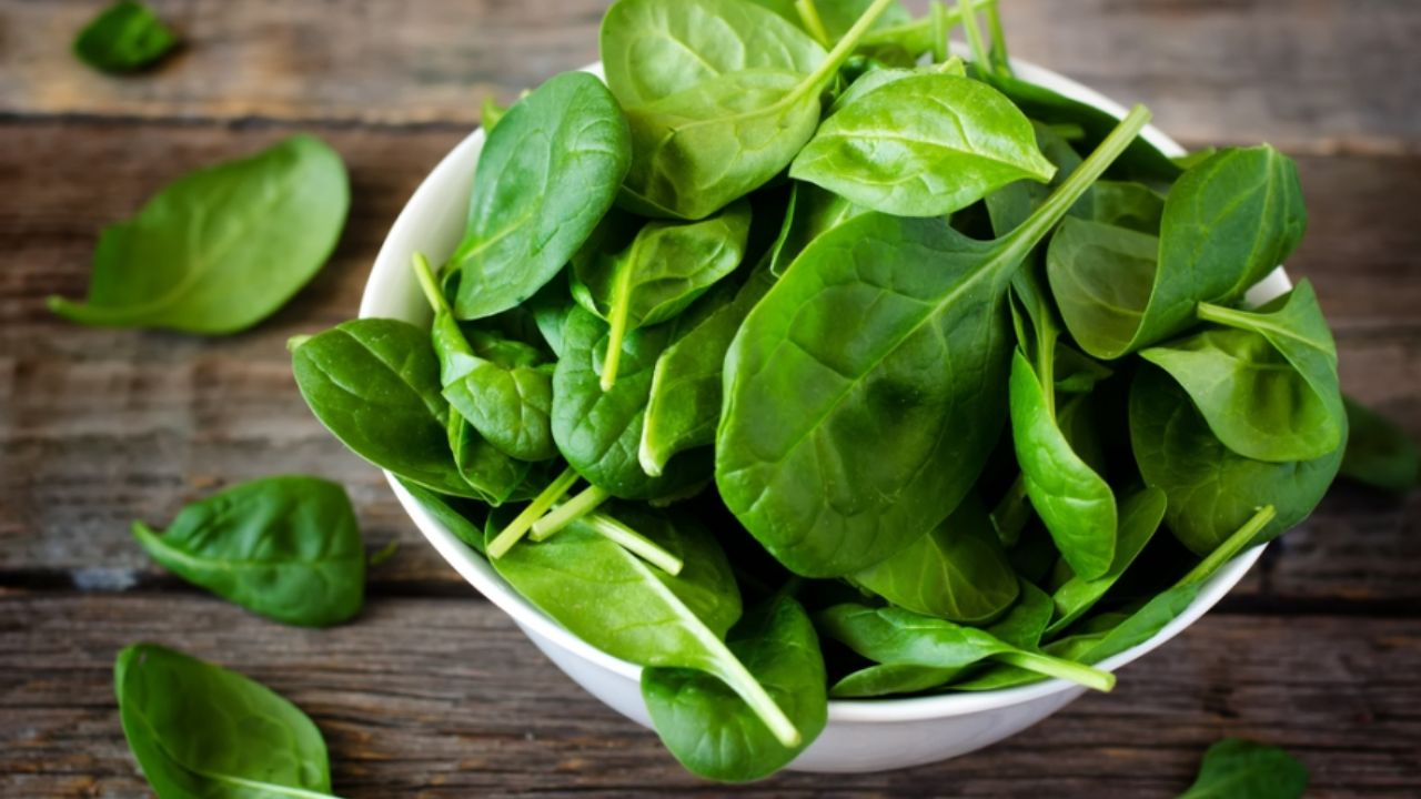 Spinach Benefits: బ్లడ్‌ షుగర్‌ లెవల్స్‌ను కంట్రోల్‌ చేసే ఈ ఆకుకూర గురించి మీకు తెలుసా?