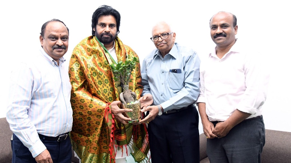 Ticket Price: సినిమా టికెట్ ధరలపై డిప్యూటీ సీఎం పవన్ కల్యాణ్ సంచలన ప్రకటన Ticket Price: సినిమా టికెట్ ధరలపై డిప్యూటీ సీఎం పవన్ కల్యాణ్ సంచలన ప్రకటన