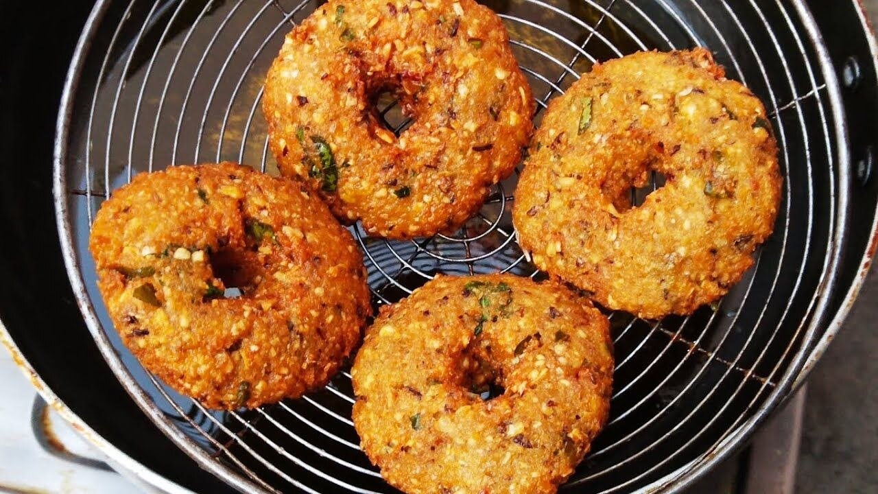 Pesarapappu Vada recipe: పెసరపప్పు గారెలు... తయారీ విధానం తెలుసుకుందాం...