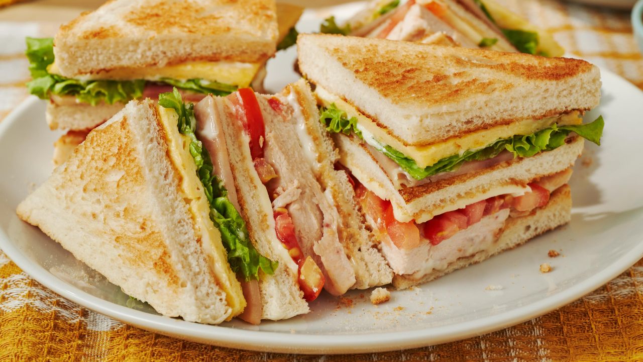 Sandwich: టైం లేకపోతే..ఈ రుచికరమైన వెజిటేబుల్శ్యాండ్విచ్ మీకోసం..! Sandwich: టైం లేకపోతే..ఈ రుచికరమైన వెజిటేబుల్శ్యాండ్విచ్ మీకోసం..!
