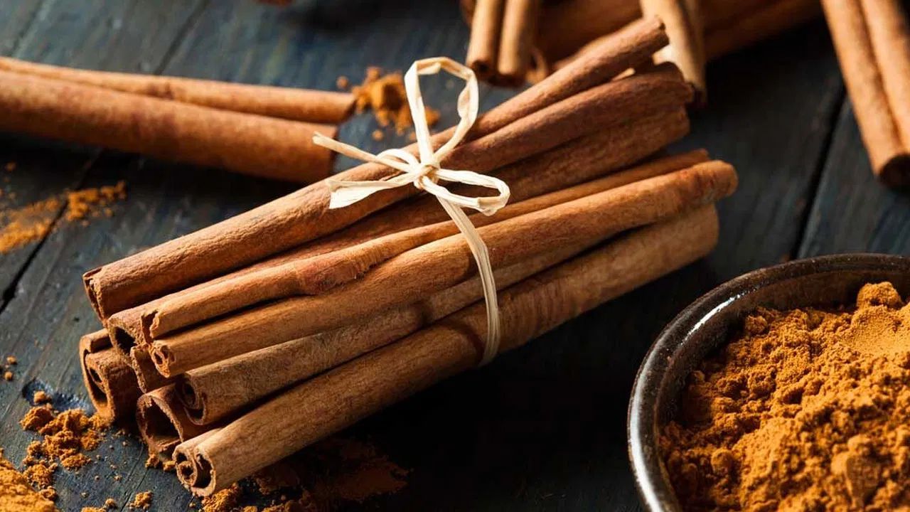 Cinnamon: దాల్చిన చెక్క ప్రయోజనాలు, ఉపయోగాలు తెలుసుకోండి..! Cinnamon: దాల్చిన చెక్క ప్రయోజనాలు, ఉపయోగాలు తెలుసుకోండి..!