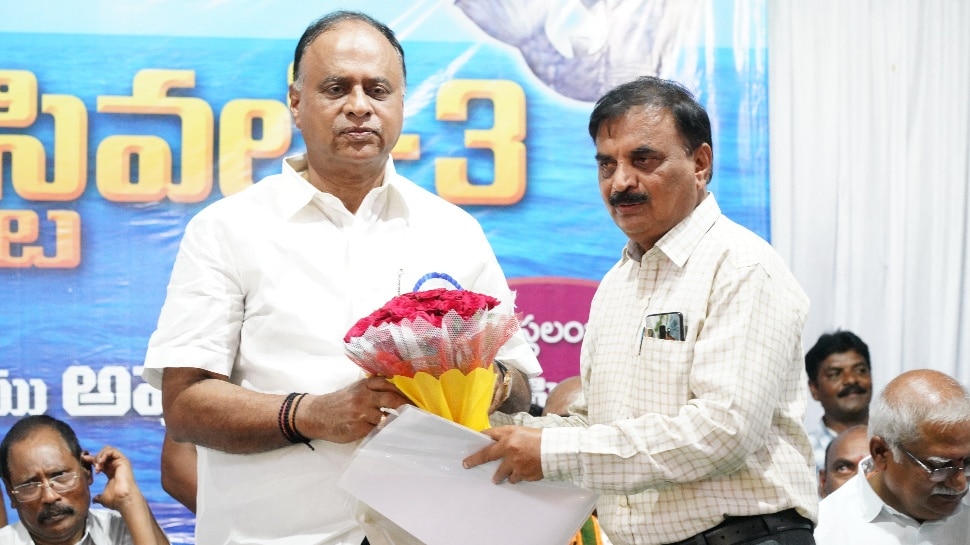 MP Vemireddy: 'నాకు బొకే ఇయ్యాలే'.. అలిగి స్టేజీ దిగి వెళ్లిపోయిన టీడీపీ ఎంపీ