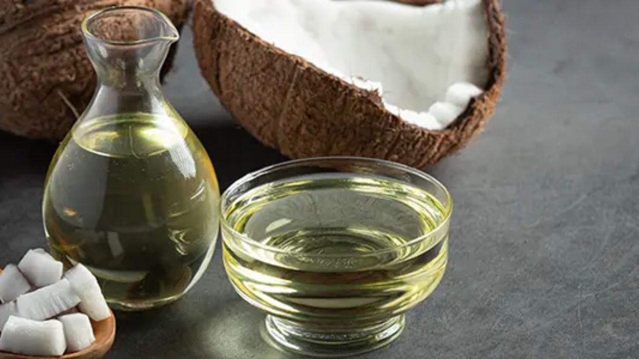 Coconut Oil: ఉదయం ఒక స్పూన్ కొబ్బరి నూనె తాగడం వల్ల కలిగే అద్భుత ప్రయోజనాలు ..