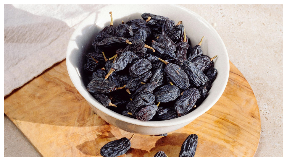 Black Raisins: నల్లటి ఎండుద్రాక్షల్లో నమ్మలేని 5 ఆరోగ్య ప్రయోజనాలు.. తెలిస్తే ఈరోజు డైట్లో చేర్చుకుంటారు.. Black Raisins: నల్లటి ఎండుద్రాక్షల్లో నమ్మలేని 5 ఆరోగ్య ప్రయోజనాలు.. తెలిస్తే ఈరోజు డైట్లో చేర్చుకుంటారు..