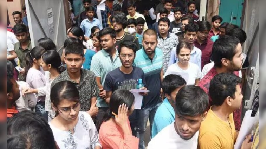 JEE MAIN 2025: సగానికి సగం తగ్గిపోయిన జేఈఈ మెయిన్స్ దరఖాస్తులు, కారణాలేంటో తెలుసా