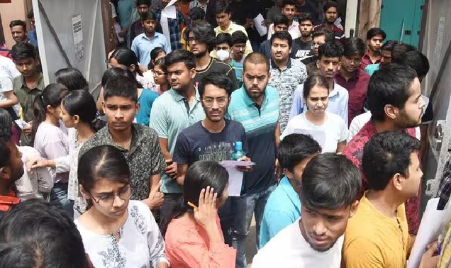 JEE MAIN 2025: సగానికి సగం తగ్గిపోయిన జేఈఈ మెయిన్స్ దరఖాస్తులు, కారణాలేంటో తెలుసా JEE MAIN 2025: సగానికి సగం తగ్గిపోయిన జేఈఈ మెయిన్స్ దరఖాస్తులు, కారణాలేంటో తెలుసా