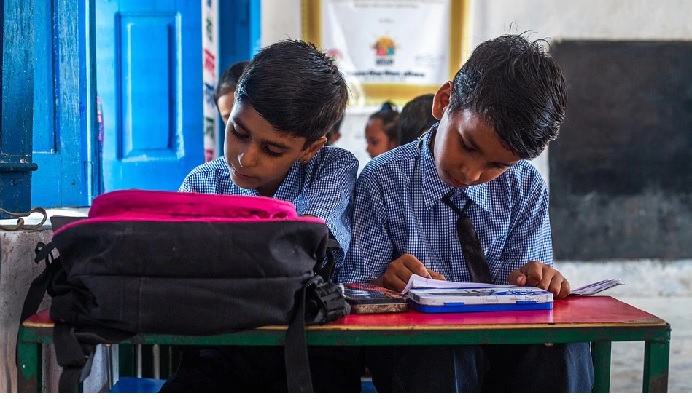 Schools New Time Table: ఏపీ స్కూల్స్లో కొత్త టైమ్ టేబుల్, గంట పెరగనున్న సమయం Schools New Time Table: ఏపీ స్కూల్స్లో కొత్త టైమ్ టేబుల్, గంట పెరగనున్న సమయం