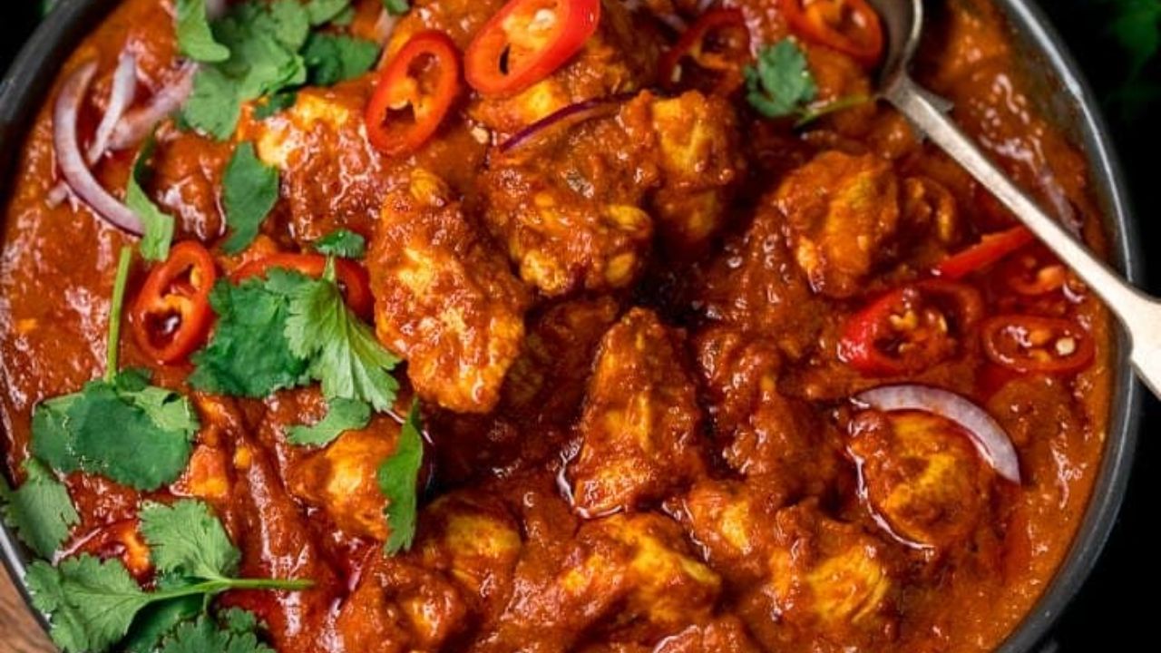 Madras Chicken Curry: మద్రాస్ చికెన్ కర్రీ రెసిపీ ఇలా చేస్తే మళ్ళీ మళ్లీ కావాలంటారు ... Madras Chicken Curry: మద్రాస్ చికెన్ కర్రీ రెసిపీ ఇలా చేస్తే మళ్ళీ మళ్లీ కావాలంటారు ...