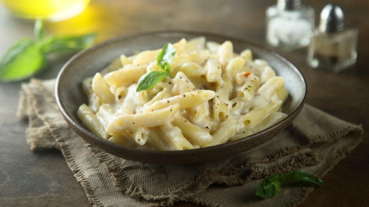 White Sauce: రెస్టారెంట్ స్టైల్ వైట్ సాస్ పాస్తా ఇలా చిటికెలో చేసిపెట్టండి సూపర్ గా తినేయచ్చు