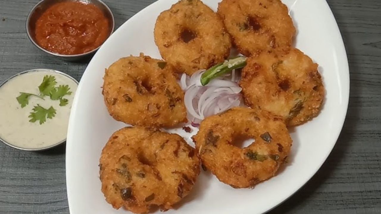 Vada With Leftover Rice: మిగిలిన అన్నంతో అప్పటికప్పుడు చేసుకొనే క్రిస్పీ వడలు!!