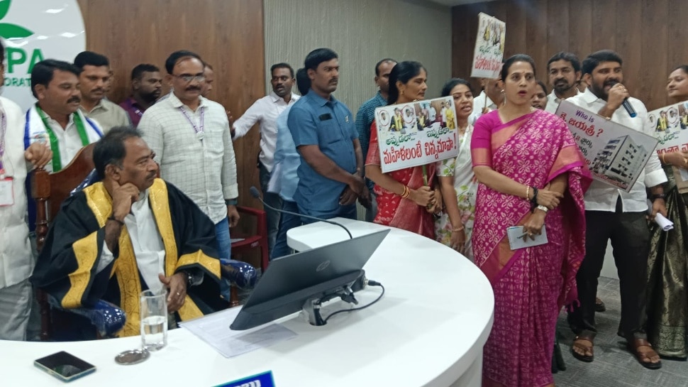 Kadapa Mayor: మళ్లీ మేయర్ వర్సెస్‌ టీడీపీ ఎమ్మెల్యే మధ్య రచ్చరచ్చ.. 'కడప'లో కుర్చీల లొల్లి