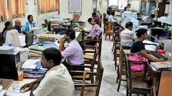 Retirement Age: ప్రభుత్వ ఉద్యోగులకు షాక్‌.. పదవీ విరమణ వయస్సు తగ్గించాలని జేఏసీ ఫైర్