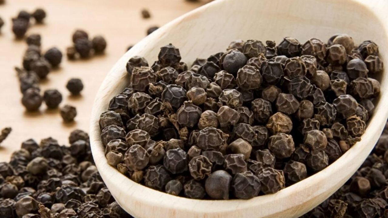 Black Pepper: మిరియాల తినడం వల్ల కలిగే లాభాలు ఇవే..!!