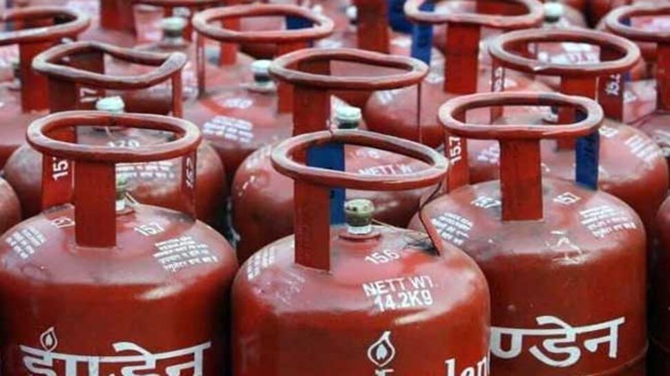 LPG cylinder price: బడ్జెట్ కు ముందు ఉపశమనం..భారీగా తగ్గిన ఎల్పీజీ సిలిండర్ ధర 