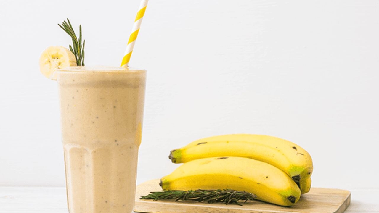 Banana Milkshake: బనానా మిల్క్ షేక్ ఇలా చేస్తే గ్లాస్ ఖాళీ అవ్వడం ఖాయం..! Banana Milkshake: బనానా మిల్క్ షేక్ ఇలా చేస్తే గ్లాస్ ఖాళీ అవ్వడం ఖాయం..!